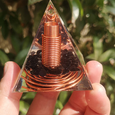 Crystal Gravel Spiral Line Pyramid
